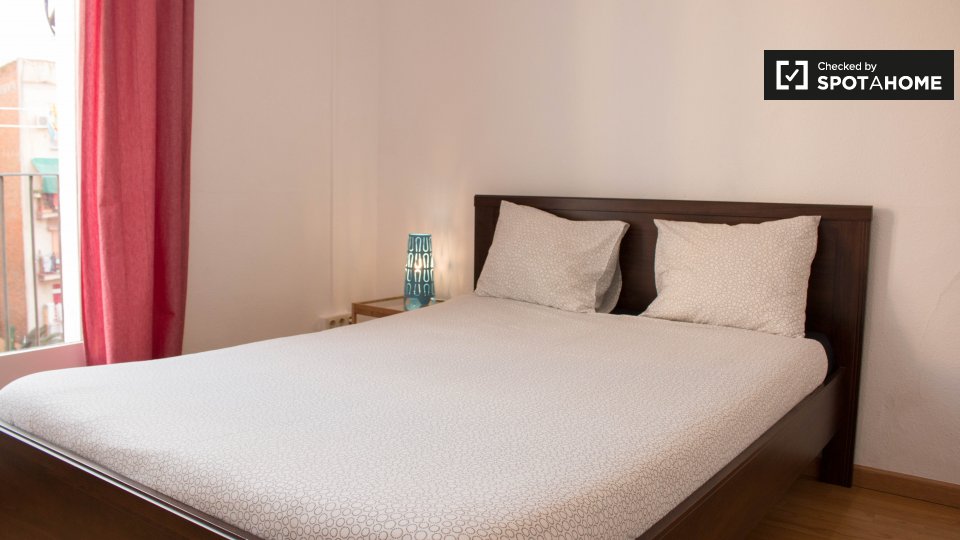 Double room Barcelona, 3 beds — photo 19