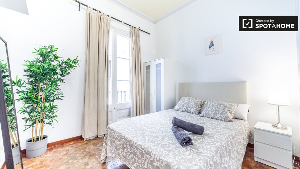 Double room Barcelona, 8 beds, 150m² — photo 5