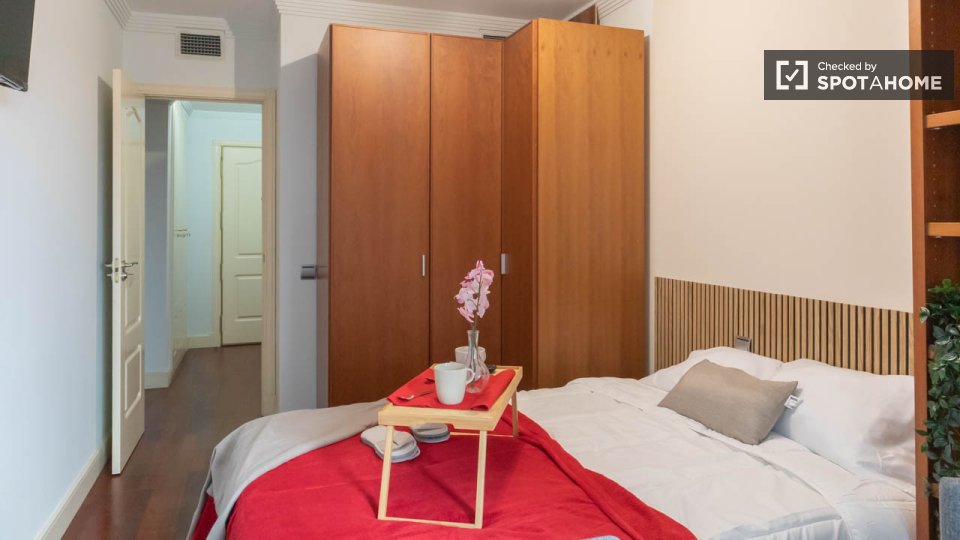 Double room Madrid, 5 beds — photo 3