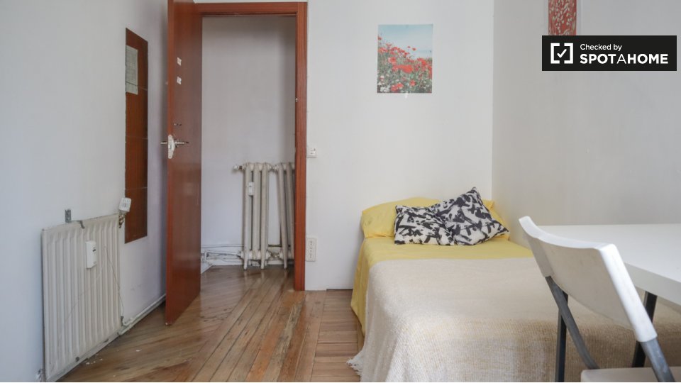 Double room Madrid, 12 beds, 280m² — photo 19