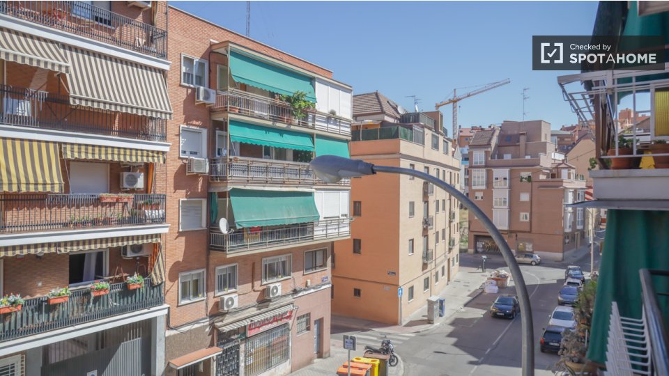 Double room Madrid, 5 beds, 140m² — photo 12