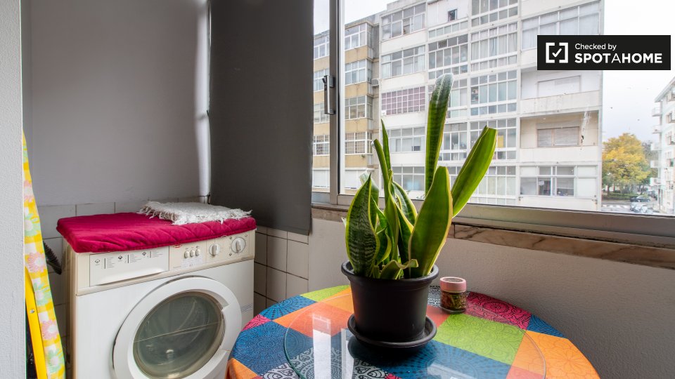Double room Lisbon, 4 beds, 60m² — photo 9
