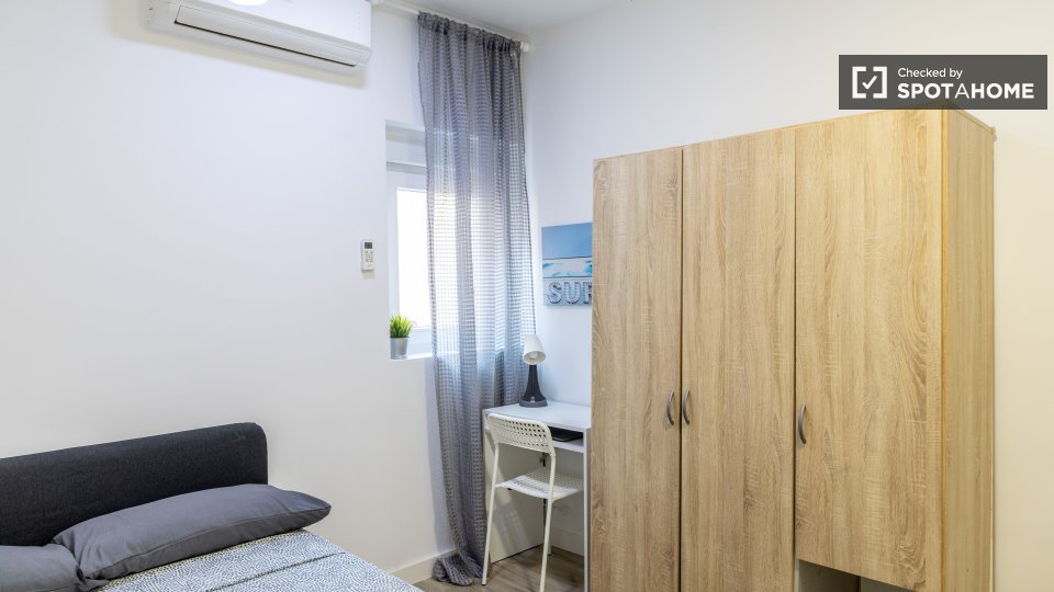 Double room Madrid, 5 beds — photo 22