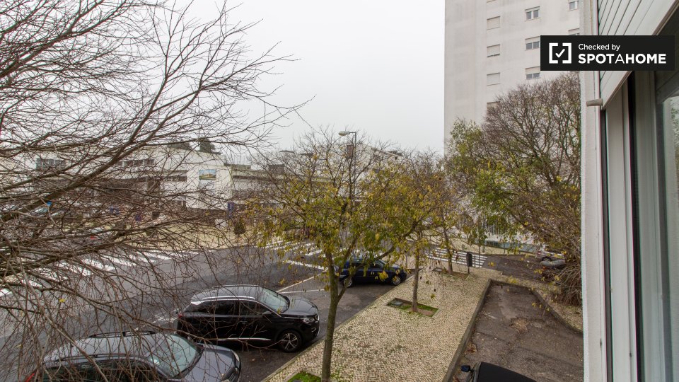 Double room Lisbon, 3 beds, 75m² — photo 19