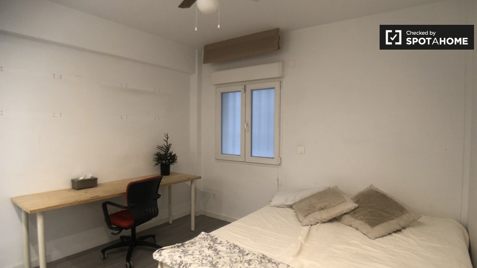 Double room Madrid, 5 beds, 150m² — photo 21