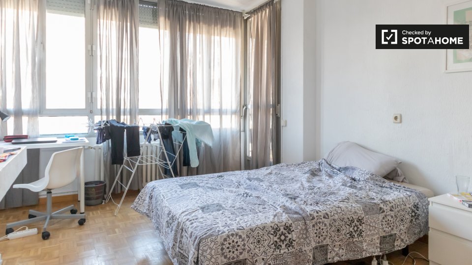 Double room Madrid, 6 beds, 152m² — photo 4