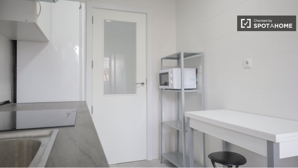 Double room Madrid, 4 beds, 65m² — photo 5