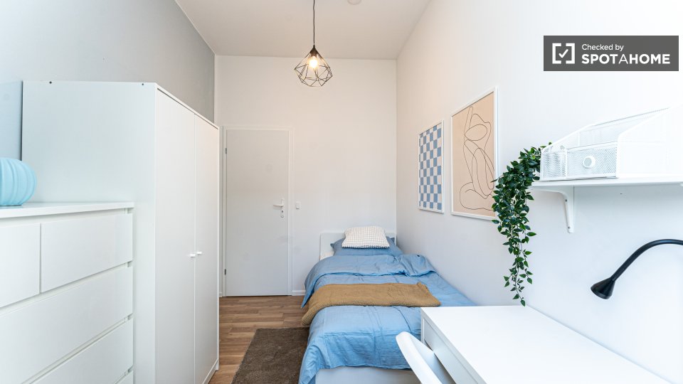 Double room Berlin, 3 beds, 58m² — photo 18