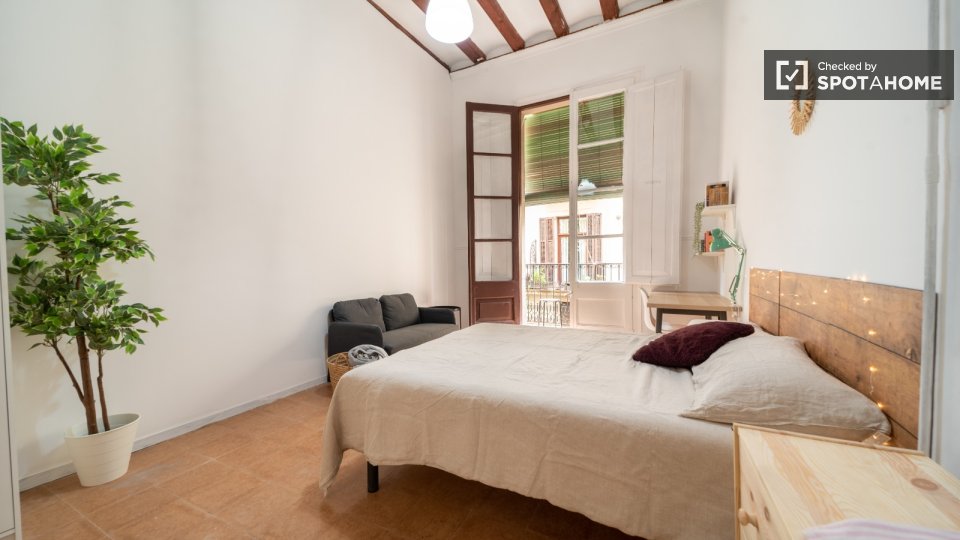 Double room Barcelona, 14 beds, 400m² — photo 26