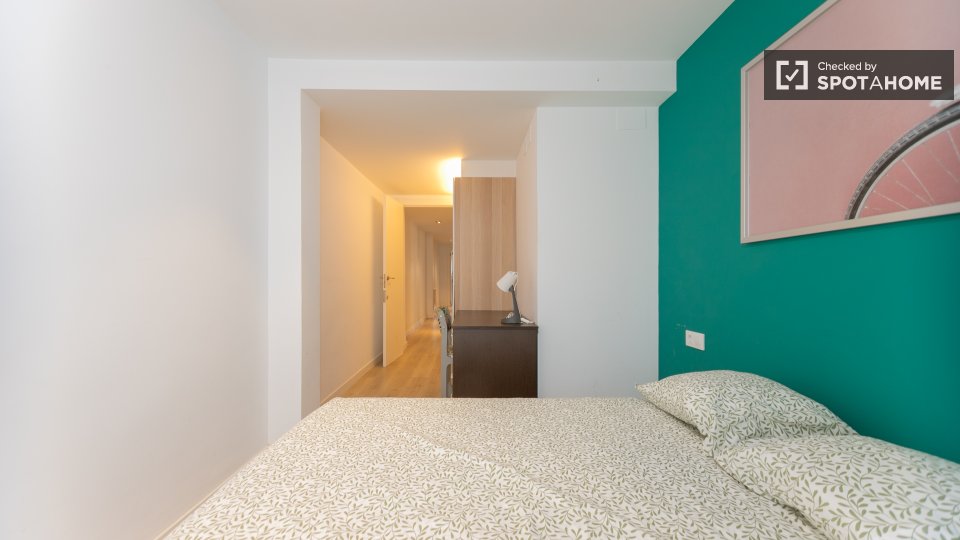 Rooms for rent in an apartment with 5 bedrooms in Valencia! - in Valencia
