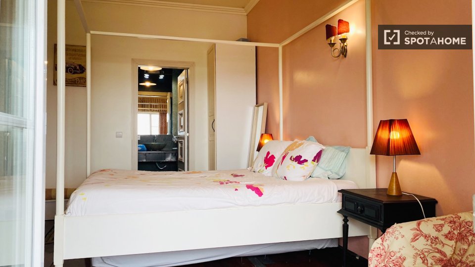 Double room Lisbon, 3 beds — photo 9