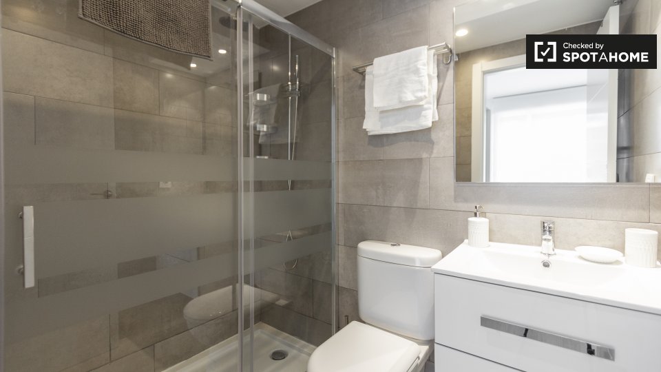 Double room Madrid, 4 beds, 90m² — photo 5