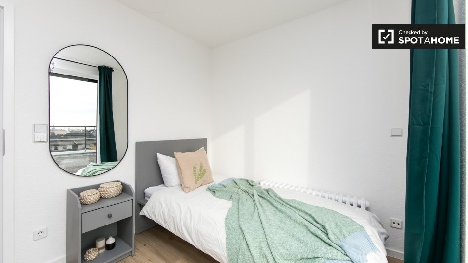 Double room Berlin, 6 beds, 190m² — photo 16