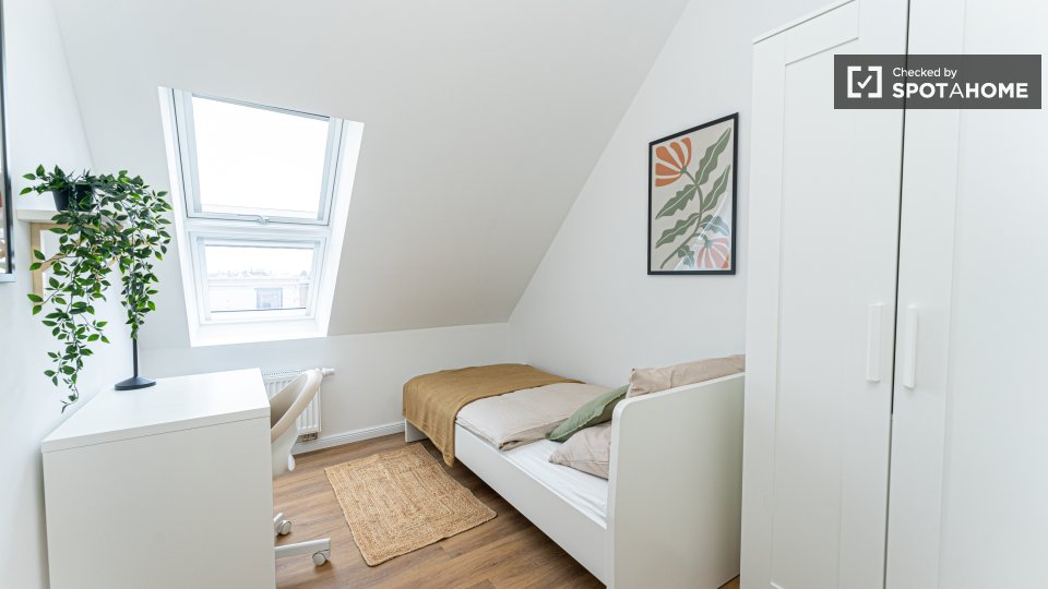 Double room Berlin, 5 beds, 105m² — photo 2