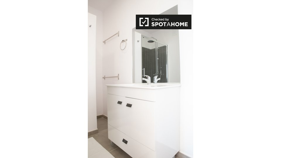 Apartment Lisbon, 5 beds, 100m² — photo 18