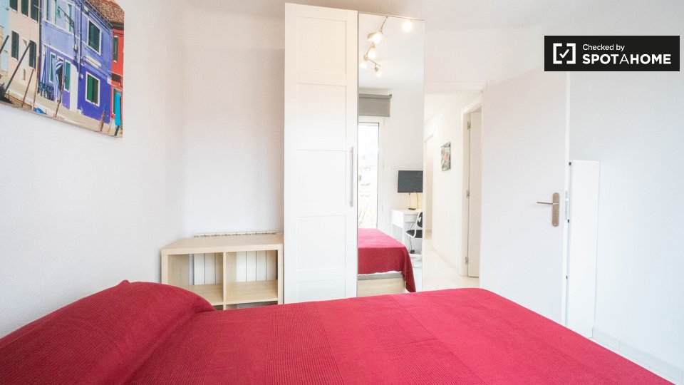 Double room Madrid, 5 beds, 110m² — photo 4