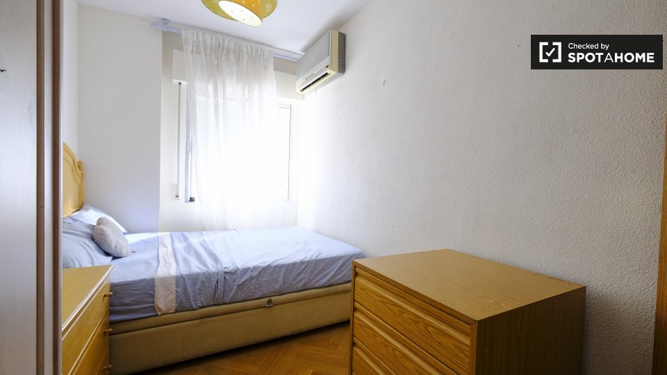 Double room Madrid, 4 beds, 100m² — photo 2