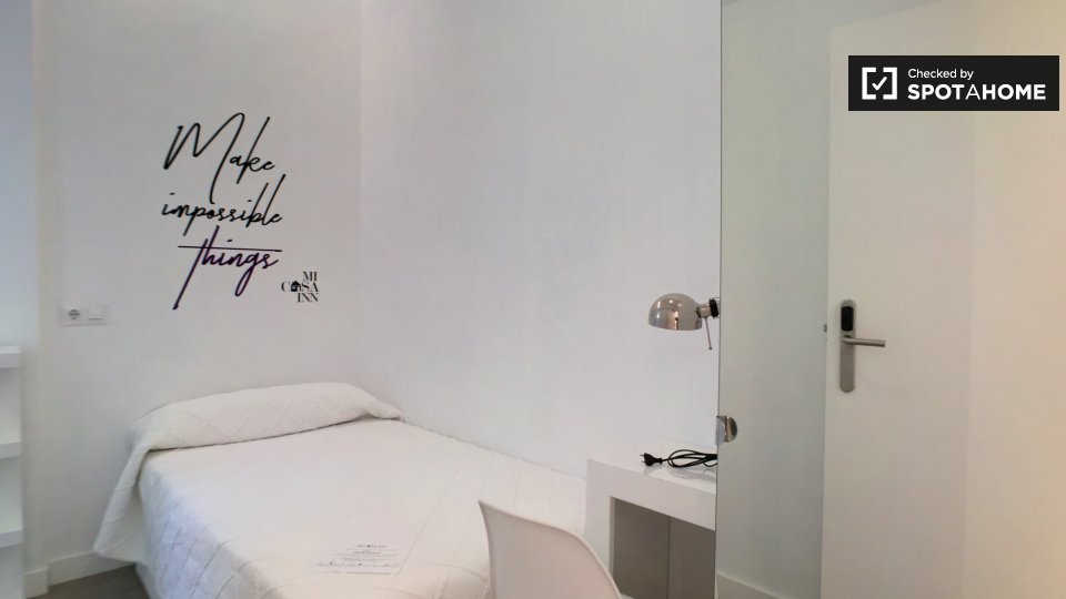 Double room Madrid, 6 beds — photo 17
