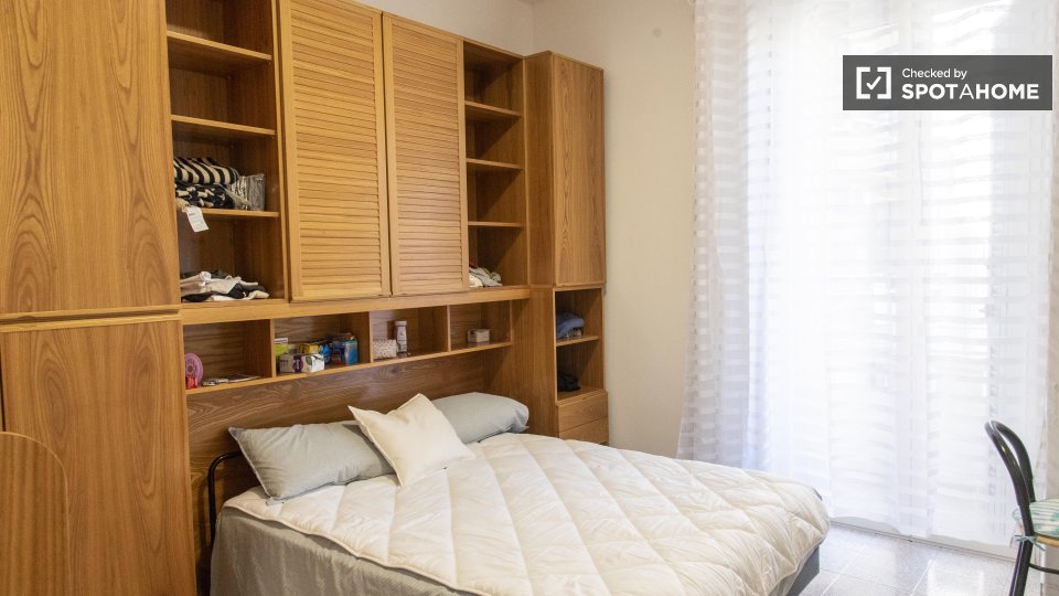 Double room Rome, 3 beds — photo 7