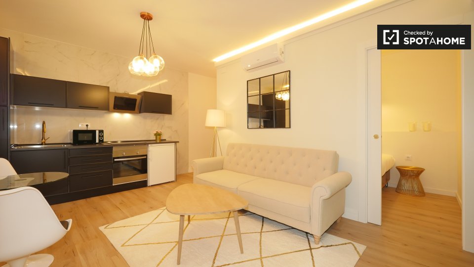 Apartment Barcelona, 1 bed, 55m² — photo 1