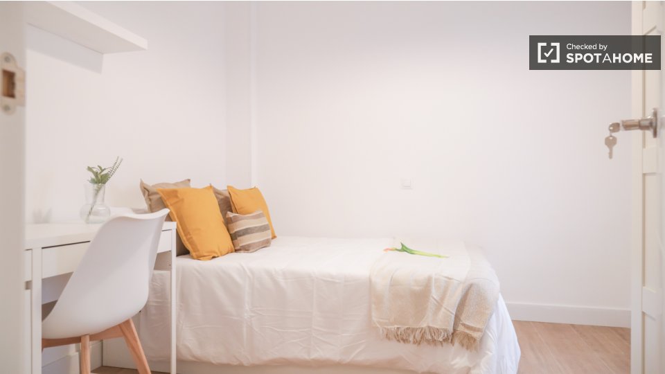 Double room Madrid, 6 beds, 130m² — photo 19