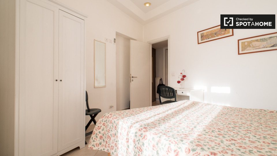 Double room Rome, 3 beds, 80m² — photo 23