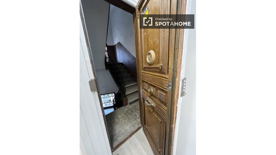 Room in recently renovated shared apartment in Barcelona - à Barcelone
