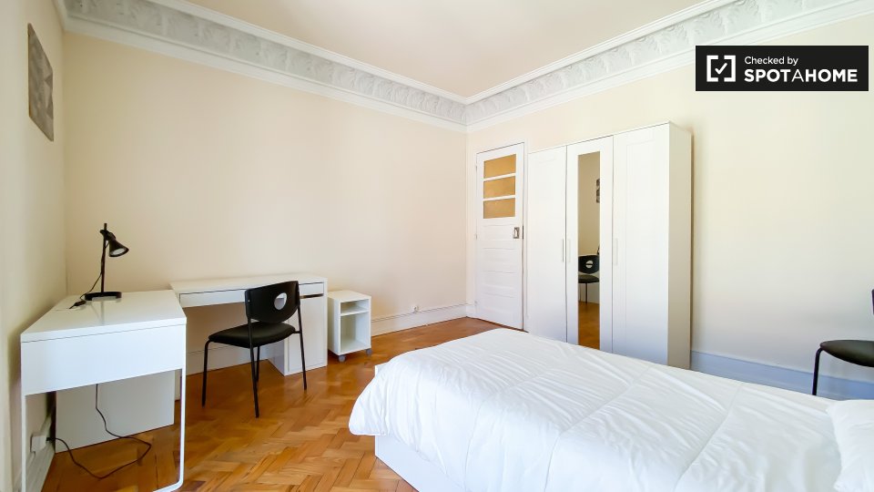 Double room Lisbon, 5 beds — photo 4