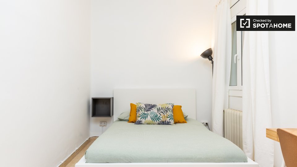 Double room for rent, 5-bedroom apartment, Poblenou - in Barcelona