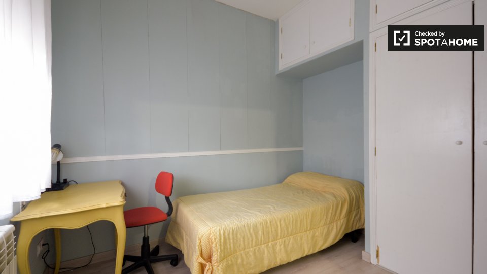 Double room Madrid, 6 beds, 150m² — photo 1