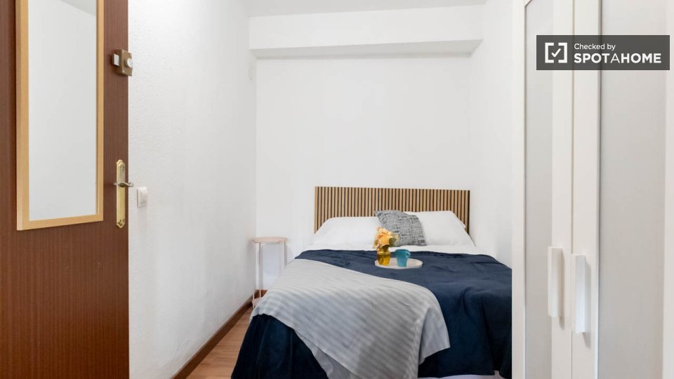 Double room Madrid, 4 beds — photo 11