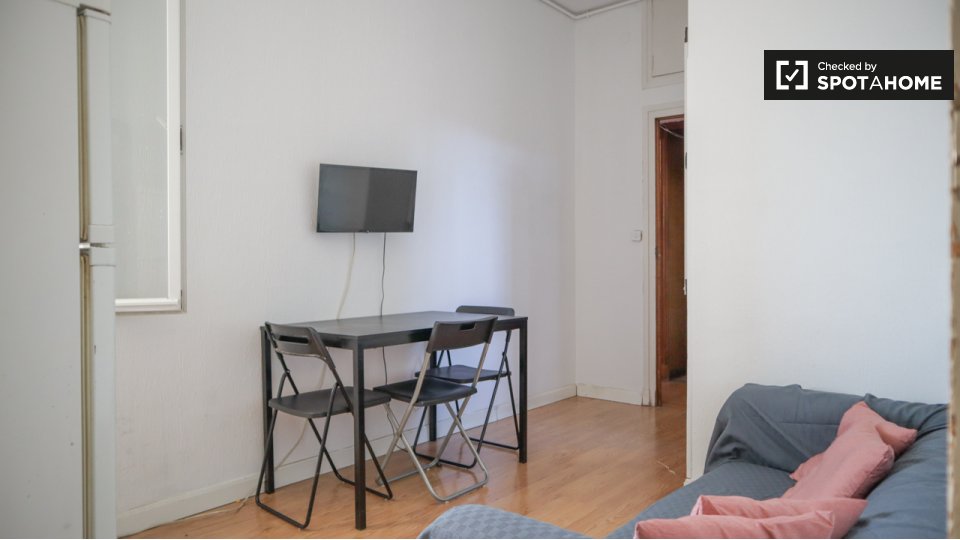Double room Madrid, 6 beds, 200m² — photo 1
