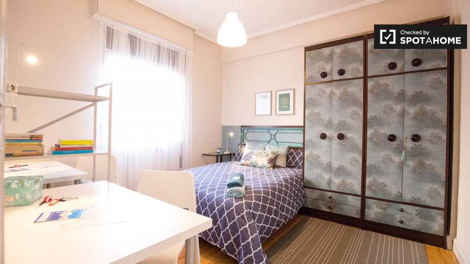 Double room Bilbao, 3 beds, 80m² — photo 12