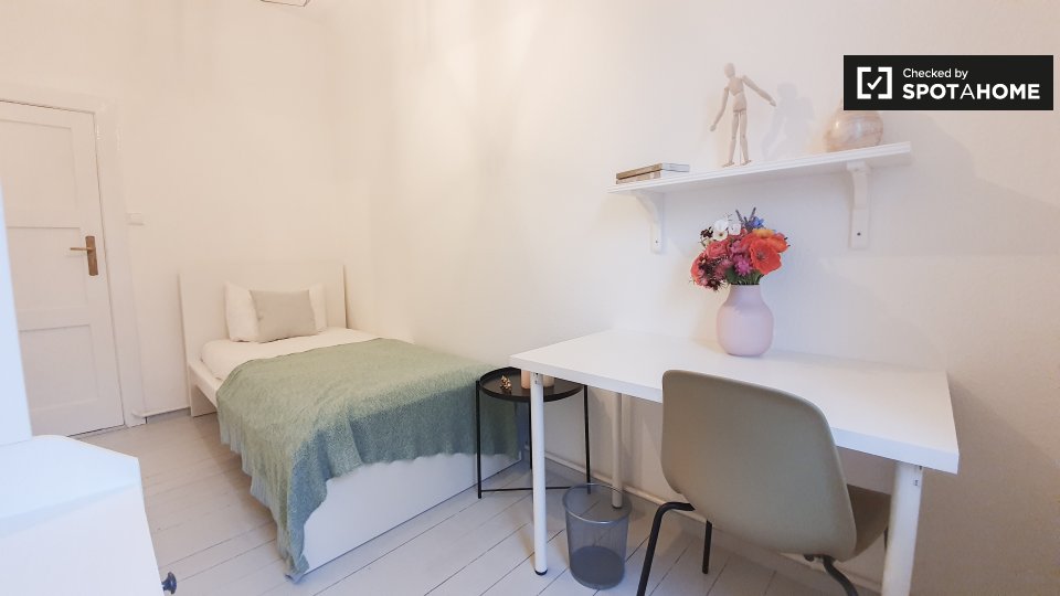 Double room Berlin, 3 beds — photo 1