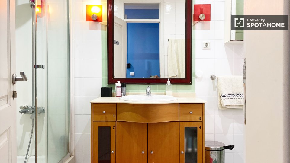 Double room Lisbon, 5 beds, 110m² — photo 47