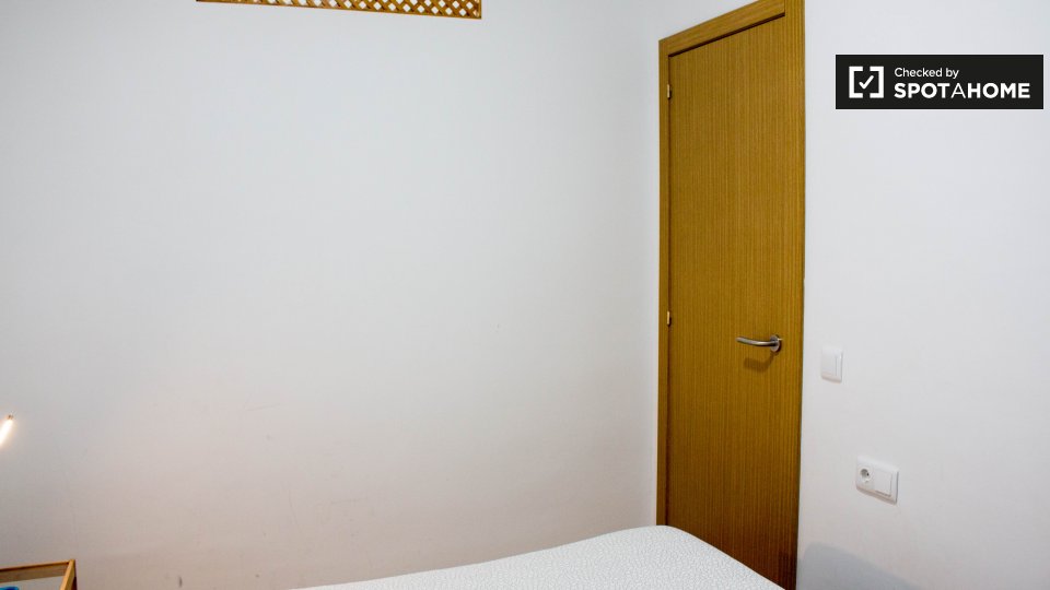 Double room Barcelona, 3 beds, 50m² — photo 4