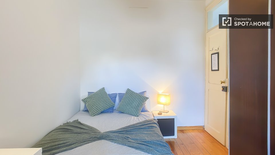 Double room Lisbon, 3 beds, 80m² — photo 27
