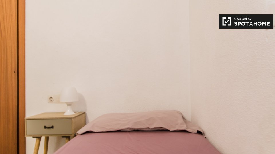 Double room Valencia, 5 beds, 160m² — photo 16