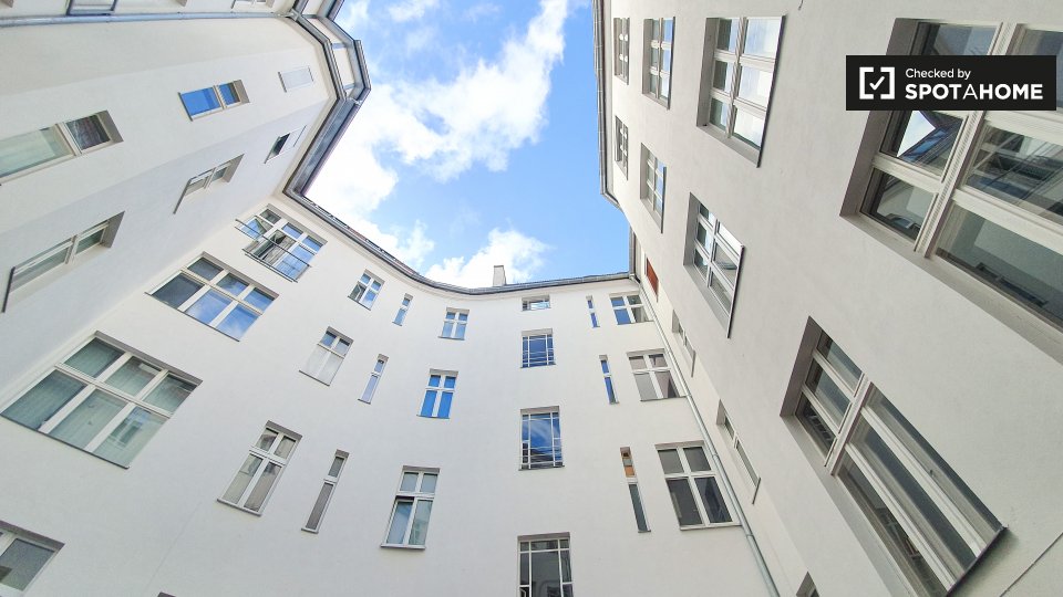 Double room Berlin, 4 beds, 92m² — photo 5