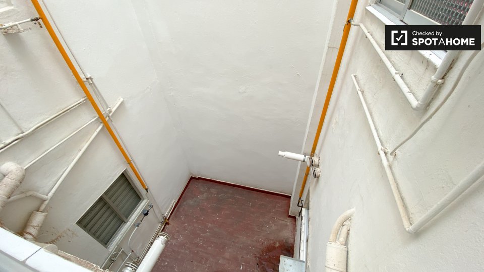 Double room Valencia, 3 beds, 75m² — photo 8