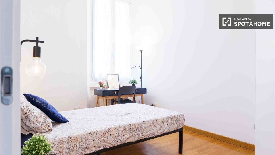 Double room Milan, 3 beds — photo 12