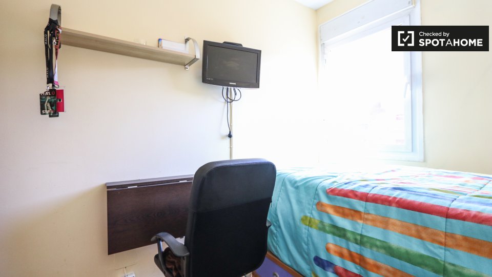 Double room Madrid, 3 beds, 62m² — photo 2