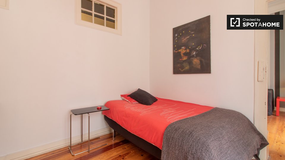 Apartment Lisbon, 2 beds, 100m² — photo 18