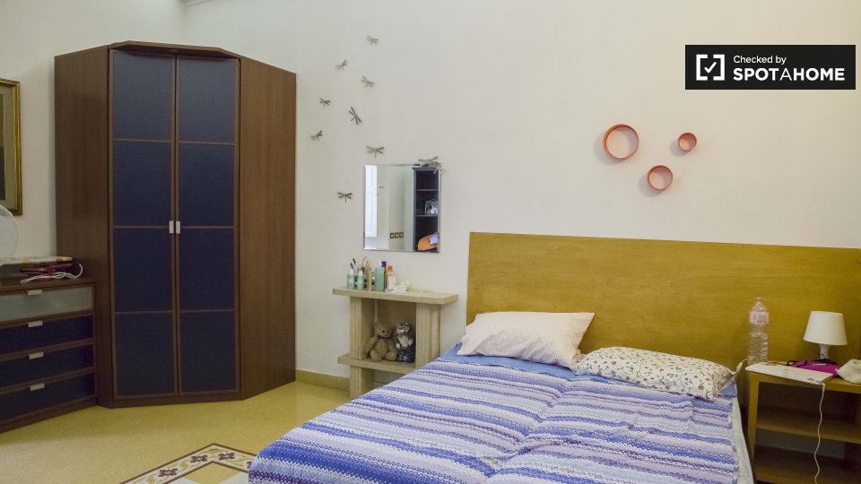 Double room Rome, 3 beds — photo 3