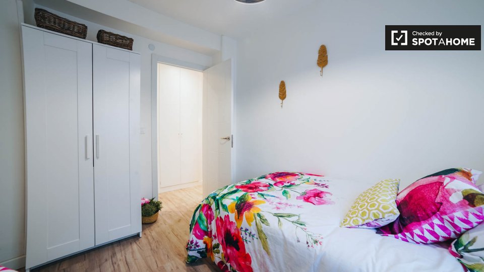 Double room Madrid, 3 beds, 75m² — photo 4