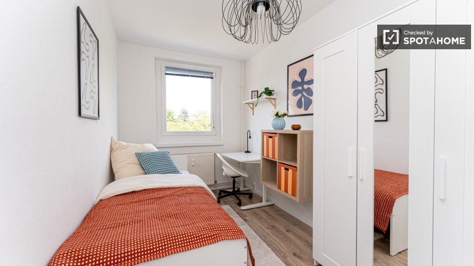 Double room Berlin, 4 beds, 62m² — photo 7