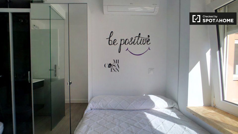 Double room Madrid, 6 beds — photo 18