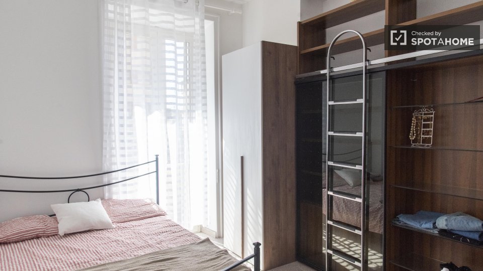 Double room Rome, 3 beds — photo 19