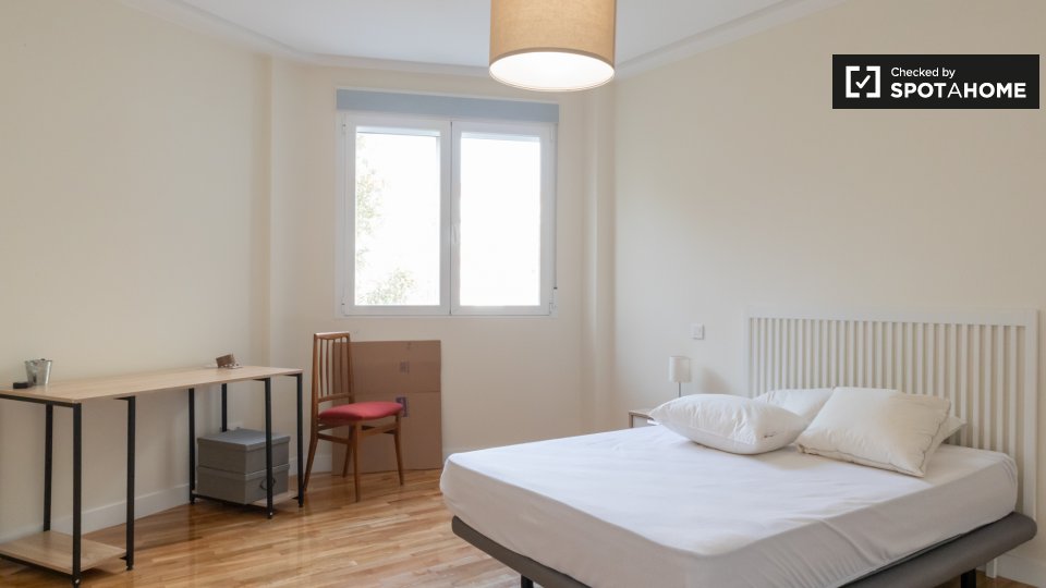 Double room Madrid, 5 beds, 200m² — photo 1
