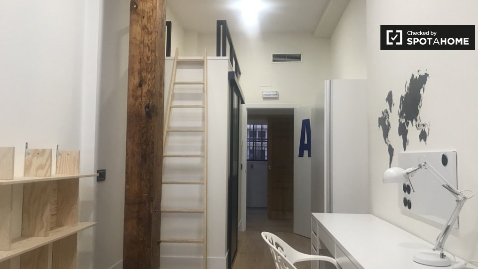 Double room Madrid, 5 beds, 190m² — photo 1